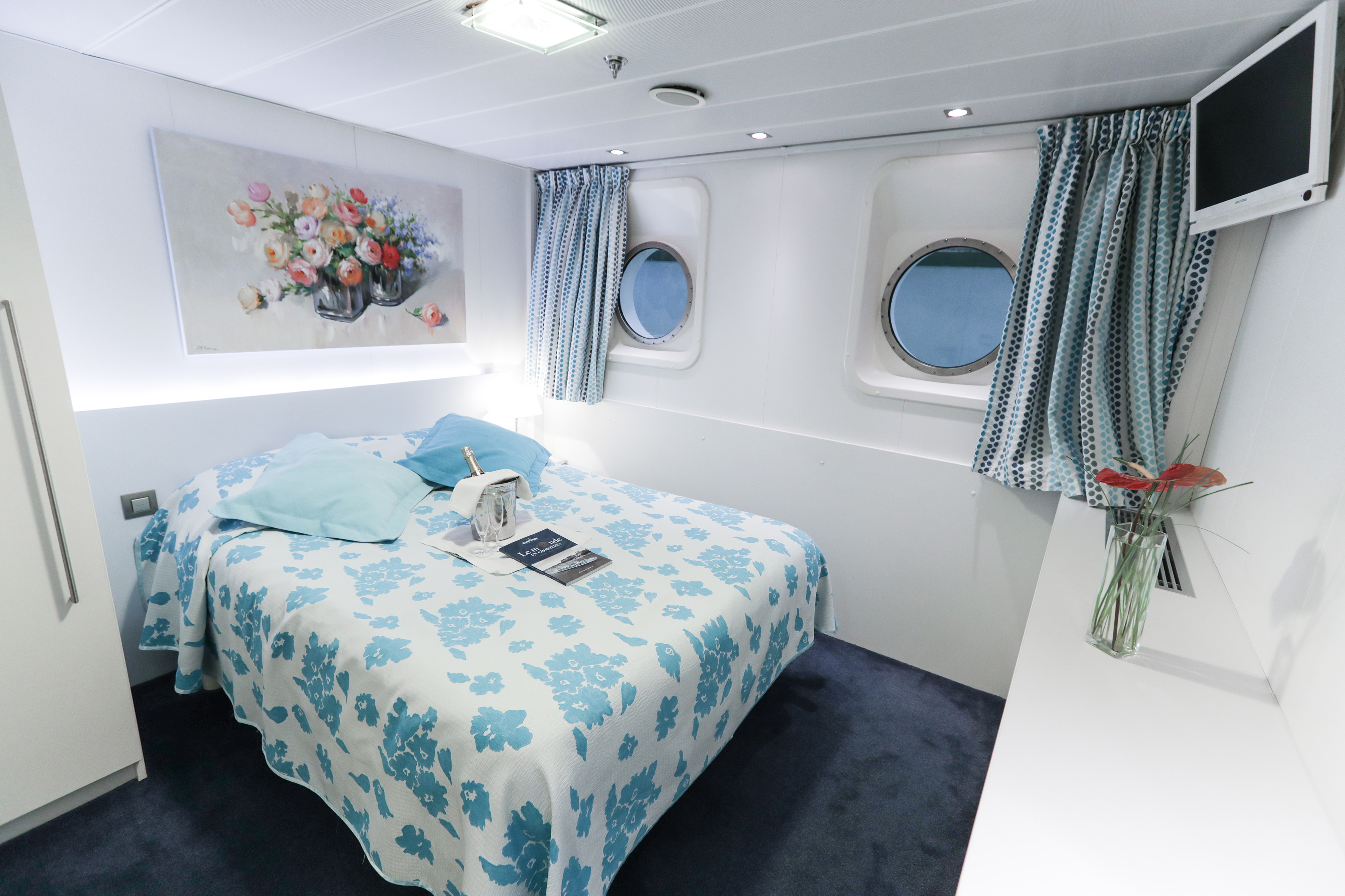 CroisiEurope MS Cyrano de Bergerac Porthole Cabin 2.jpg